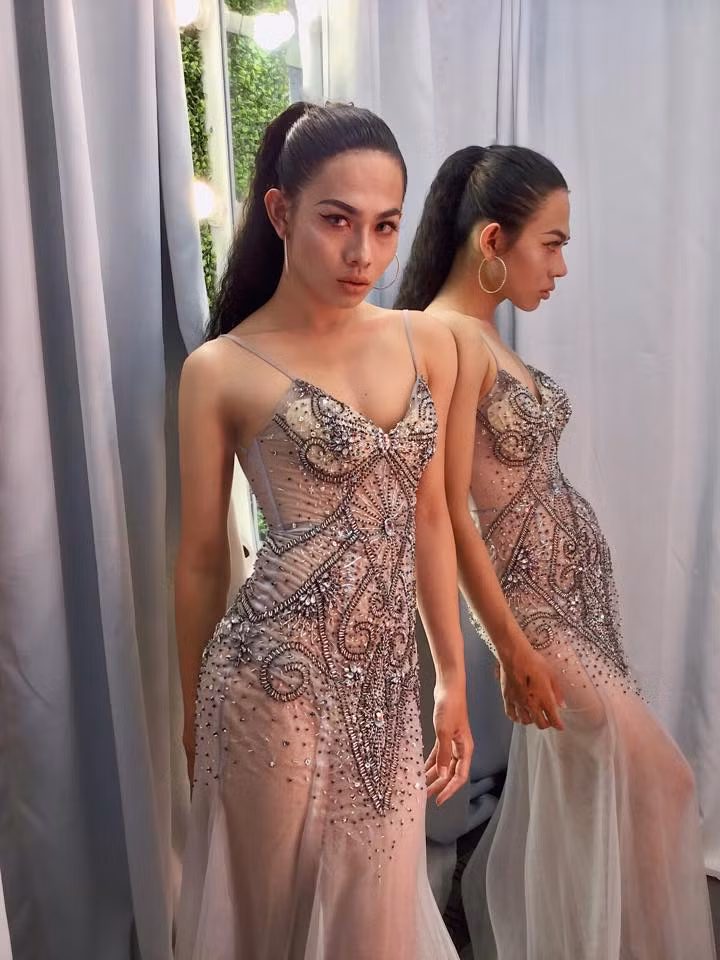Luôn cháy khát khao được sải bước catwalk trên sân khấu, sau mỗi giờ học hay khi rảnh rỗi, Anh Kiệt vẫn duy trì công việc tập luyện hay chụp ảnh thời trang như một phần đam mê của mình.