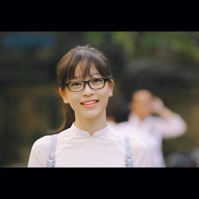 Mới đây cô nàng cũng đã quyết định tham gia cuộc thi Gương mặt trang bìa báo Sinh Viên Việt Nam 2017. Cuộc thi tiếp tục là một đoạn đường chông gai cô phải vượt qua, tuy nhiên 9X rất hào hứng chia sẻ mục tiêu chính của cô là có thêm nhiều kỉ niệm cho tuổi trẻ và kết thêm nhiều bạn bè.