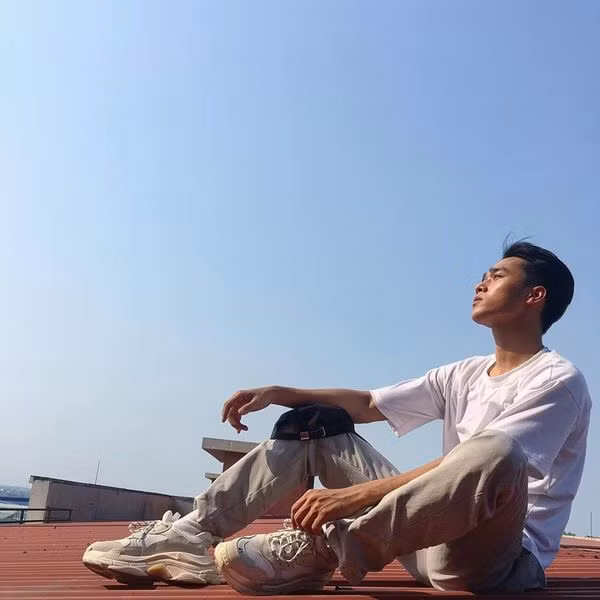 Anh Tuấn chia sẻ: "Mình nghĩ là hotboy hay không thì không chỉ đánh giá riêng vẻ bề ngoài mà còn nhiều thứ khác. Còn mình thấy mình không quá nổi bật nên được gọi là hotboy cũng hơi ngại."