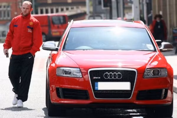 Để sở hữu Audi RS6 màu đỏ, Rooney phải chi ra 77.000 bảng.
