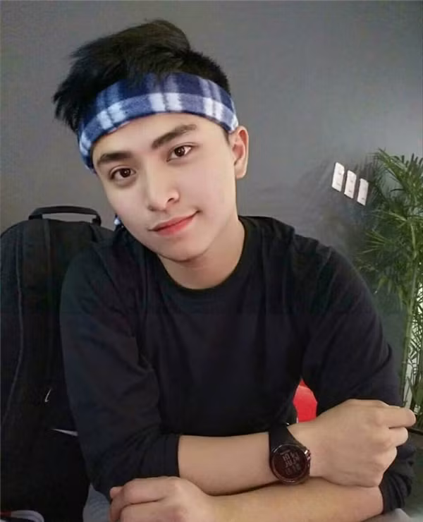 Trước những lời chế giễu đó, Dave đã sống trong mặc cảm một thời gian khá dài. Lúc đầu anh có cảm thấy buồn, nhưng về sau khi đã nhận thức được mọi điều, Dave đã lấy chính những lời chê bai đó làm động lực để thay đổi bản thân.