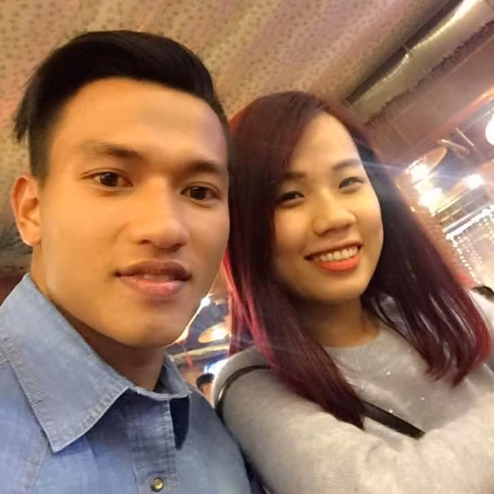 Thời gian qua, Hồ Ngọc Thắng thi đấu nổi bật trong màu áo của U23 Việt Nam tại vòng loại U23 châu Á 2016 và SEA Games 28. NHM cũng bắt đầu chú ý tới tình yêu của cầu thủ người Đà Nẵng với cô gái đồng hương tên Phạm Thu Thảo.