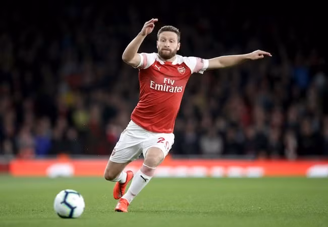 Nguồn tin từ L'Equipe cho biết, AS Monaco vừa đánh tiếng muốn có được sự phục vụ của trung vệ Shkodran Mustafi. Nếu đồng ý để ngôi sao người Đức ra đi, Arsenal sẽ thu lại ít nhất 27 triệu bảng từ bản hợp đồng này.