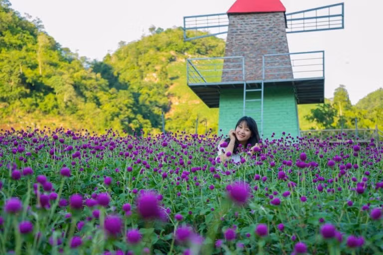 Khu lưu trú nghỉ ngơi ở đây có dạng hình ống hết sức độc đáo và xinh xắn. Giá phòng nghỉ ống cống ở đây là 250.000 đồng/ phòng/ 2 người (phụ thu 50.000 đồng người thứ 3).