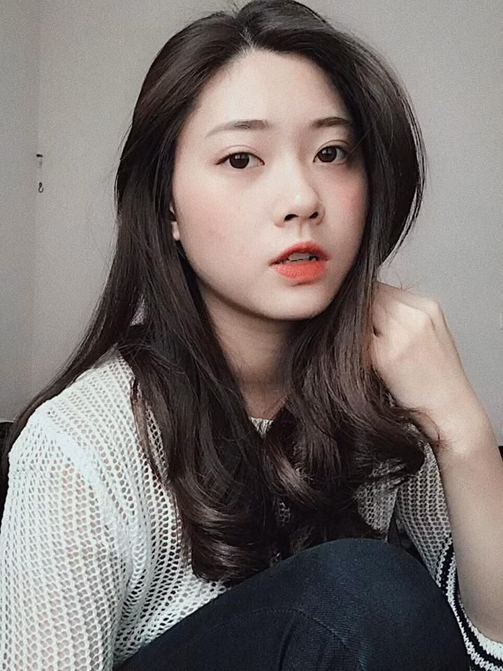 Được biết, ngoài thời gian dành cho việc học và nghề người mẫu ảnh, Huyền Trang còn thích thú với những chương trình tình nguyện. Mới đây nhất, cô bạn 9X này đã tham gia và giúp đỡ trẻ em nghèo ở vùng cao Sơn La.