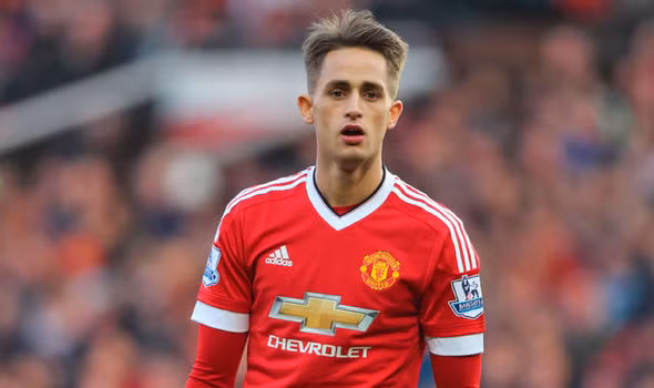 Januzaj trở lại Manchester tập luyện: Mặc dù đã được liên hệ để gia nhập Real Sociedad ở La Liga trong hè này để tìm vị trí đá chính, thế nhưng Adnan Januzaj đến lúc này vẫn chưa chốt được tương lai của mình và dự kiến anh sẽ trở lại Manchester để tập trung cùng CLB cho đợt tập huấn hè.