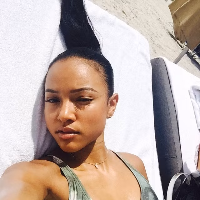 Tin đồn Memphis Depay cặp kè với Karrueche Tran xuất hiện tràn lan trên truyền thông Hà Lan và Mỹ gần một tuần qua. Dù cả Memphis Depay và Karrueche Tran chưa chính thức xác nhận mối quan hệ của hai người nhưng một người bạn thân của tiền đạo Hà Lan xác nhận cặp đôi này “đang là của nhau’’.
