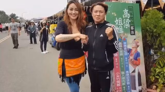 Chính Ruo Yan cũng bất ngờ trước sự nổi tiếng nhanh chóng của mình, cô chia sẻ: "Ôi, đây là kết quả ngoài mong đợi khi tôi về quê chỉ 2 ngày và xắn tay áo làm bà chủ quán đây mà".
