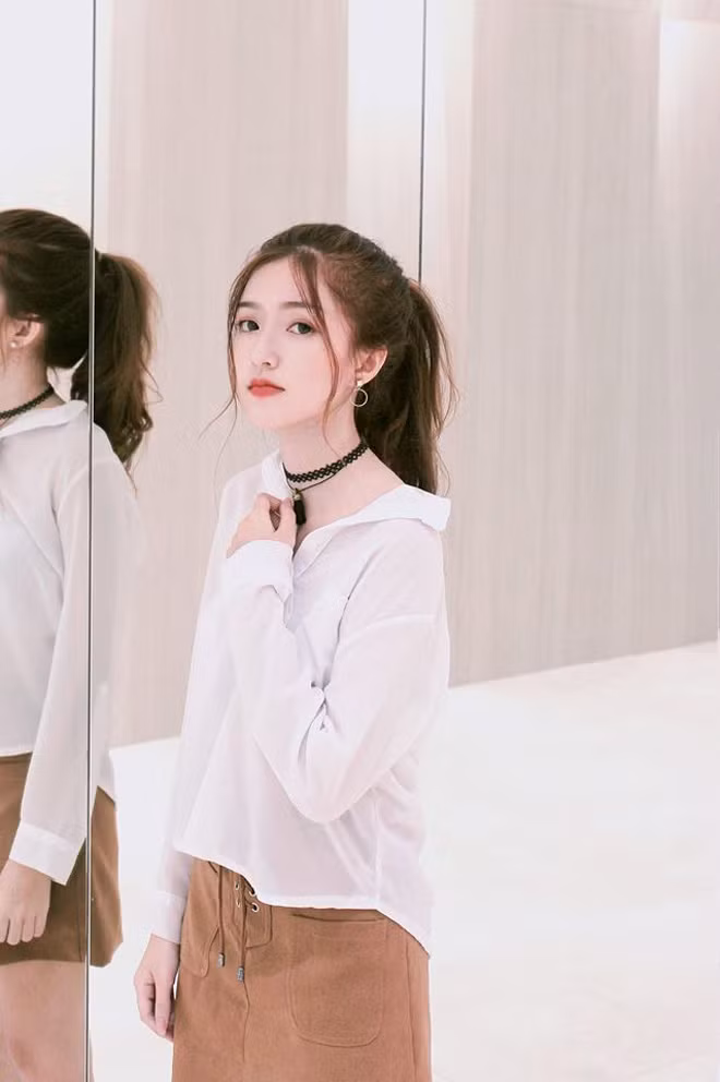Từng nhận được khá nhiều lời mời đóng phim, MV ca nhạc nhưng Mỹ Uyên đều từ chối vì chưa phù hợp. Cô từng nghĩ, có thể sự chần chừ ấy sẽ làm lỡ nhiều cơ hội tiến thân trong con đường nghệ thuật nhưng nữ sinh Trà Vinh này vẫn giữ vững quan điểm "chưa thực sự đam mê thì sẽ không làm".