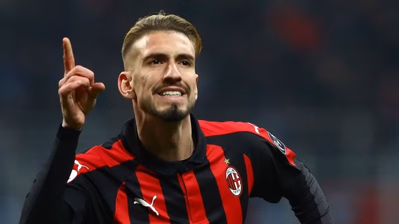 Manuel Garcia Quilon, người đại diện của Samu, đang có mặt tại Casa Milan để tìm hiểu tình hình. Hợp đồng của ngôi sao 24 tuổi vẫn còn kéo dài đến tháng 6/2021. Song, nếu bị Marco Giampaolo gạt ra khỏi kế hoạch, Samu sẽ tìm bến đỗ mới ngay trong mùa hè này.