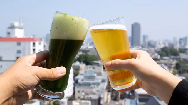 Trước đây, bột rau xanh này chỉ được những người lớn tuổi sử dụng. Nhưng lợi ích của nó đã được giới trẻ Nhật Bản tìm hiểu và càng ngày càng nhiều bạn trẻ dùng loại sản phẩm được sản xuất từ thiên nhiên này.