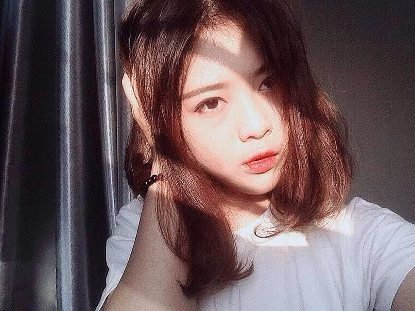 Mai Phương 10 năm liền là học sinh giỏi. Cô có sở thích thiết kế thời trang, nấu ăn.