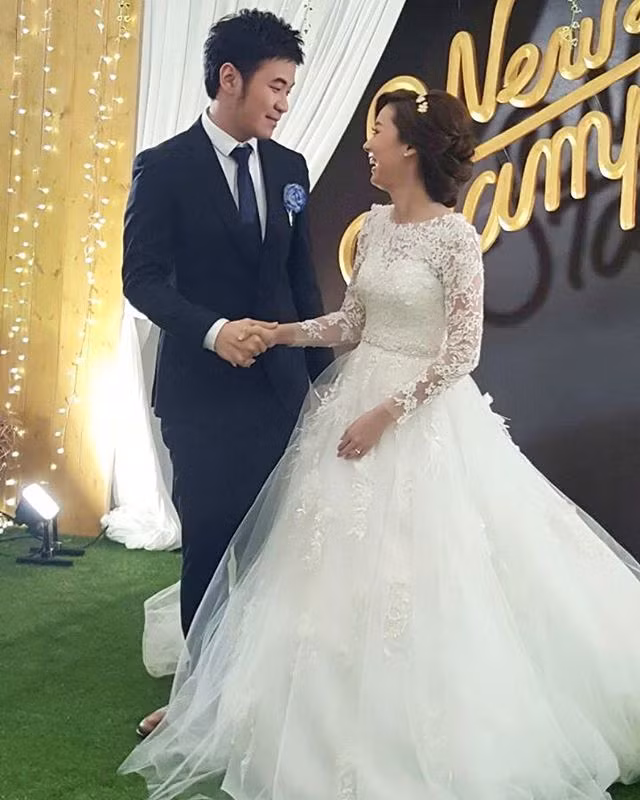 Những hình ảnh của cặp đôi “độc nhất vô nhị” tại Thái Lan này đã được một người bạn của cô dâu – chú rể chia sẻ.