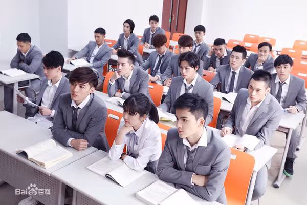 Chỉ ít giờ sau khi được đăng tải, bộ ảnh không chỉ nhận được vô số lượt "like", hàng chục ngàn bình luận và lượt chia sẻ đã xoay quanh bộ ảnh gây sốc này.