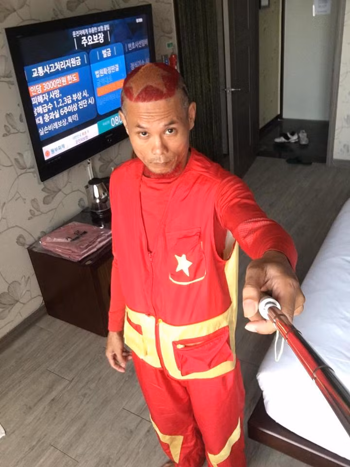 Tại World Cup tại Nga lần này, anh Tiến cho biết cho thêm: "Dù không có đội tuyển Việt Nam nhưng thế cũng đủ sung sướng rồi, vì World Cup là giấc mơ của tất cả mọi người yêu bóng đá. Và anh sẽ đi, để nuôi dưỡng giấc mơ còn lớn hơn là một ngày nào đó lá quốc kỳ Việt Nam tung bay tại World Cup".