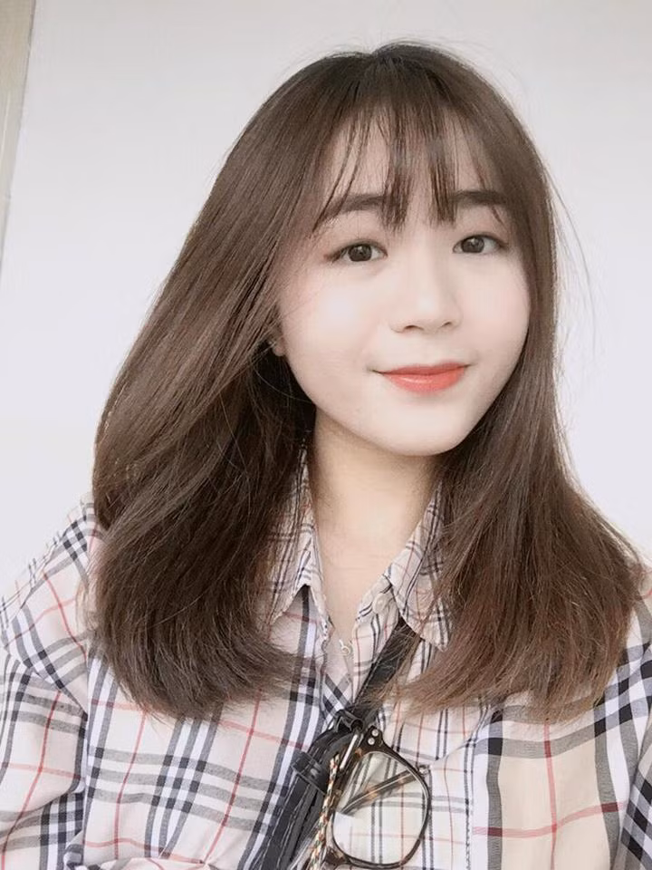 Linh cho biết cô luôn biết ơn cái danh xưng hotgirl đã giúp cho cô đến gần hơn với khán giả của mình, nhưng cũng chính vì danh xưng hotgirl ấy mà Linh muốn dần dần trưởng thành hơn.