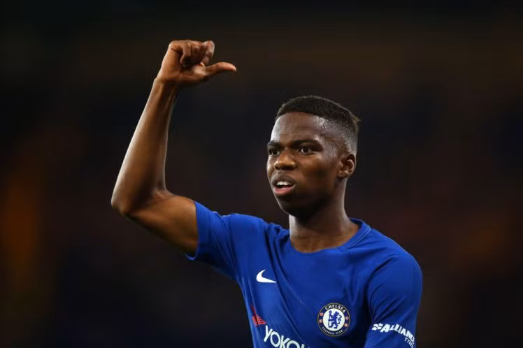 HLV Antonio Conte quyết không để sao trẻ Chelsea ra đi: Nguồn tin của tờ Evening Standard cho biết, HLV Antonio Conte sẽ tìm mọi cách giữ chân tài năng trẻ Charly Musonda, dù cầu thủ 21 tuổi mới bày tỏ sự giận dữ trên mạng xã hội vì không được ra sân nhiều hơn trong mùa giải năm nay. Ảnh: Evening Standard