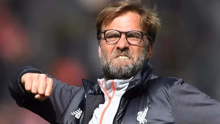 Liverpool không cần bổ sung thêm hậu vệ: Phát biểu trước báo giới, HLV Jurgen Klopp khẳng định Liverpool không cần sử dụng hàng hậu vệ 5 người để chắc chắn hơn. Thay vào đó, ông vẫn sử dụng sơ đồ 4 hậu vệ.