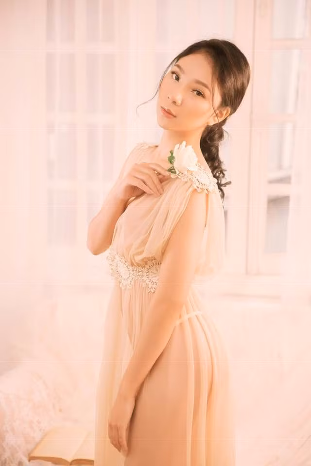 Khánh Linh tên đầy đủ là Nguyễn Khánh Linh sinh năm 2000, hiện cô nàng này là sinh viên trường Cao đẳng Nghệ thuật Hà Nội khoa Múa.
