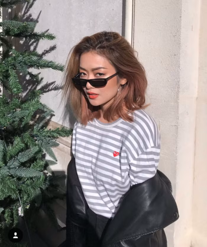Ấy vậy mà mới đây trên trang cá nhân, Nga Wendy đã khiến người hâm mộ mắt tròn mắt dẹt khi đăng một số bức hình tạo dáng trong một bộ trang phục khá mát mẻ.