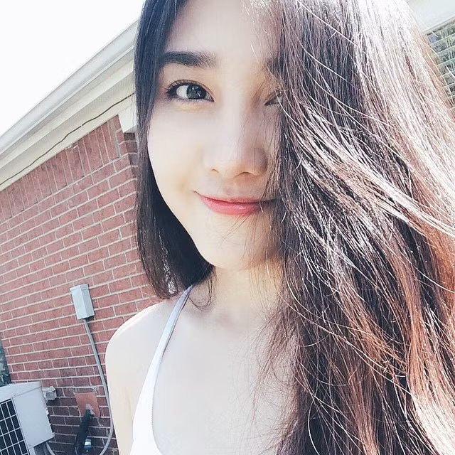 Sau nhiều lần bị bạn bè cũng như gia đình đả kích, Hạ Uyên hạ quyết tâm đưa cơ thể mình vào khuôn phép và cô đã chọn tập gym để thực hiện công cuộc thay đổi cơ thể của mình.