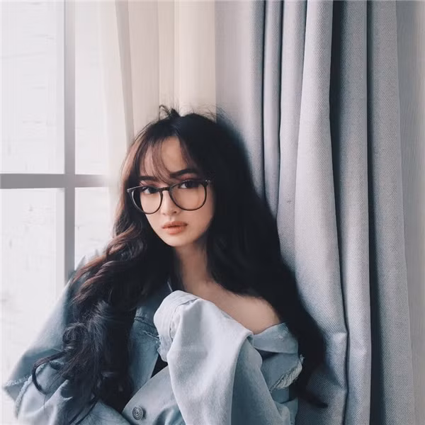 Cùng ngắm nhìn sự khác biệt giữa hot girl "Em chưa 18" của 7 năm trước với thời hiện tại. Ảnh trong bài: Facebook nhân vật.