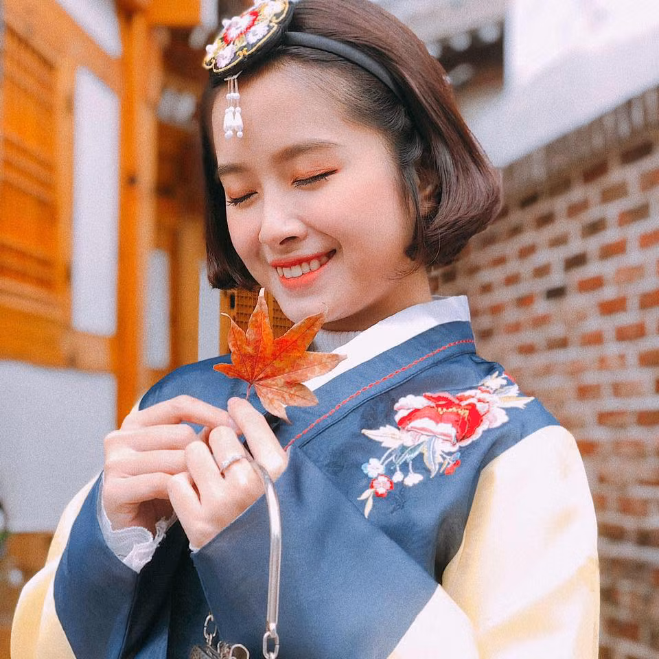 Còn về clip nóng bị đặt nghi vấn mình là nhân vật chính, Uyên Hanna đã lên tiếng khẳng định rằng đó không phải là mình và không hiểu sao bị "tai bay vạ gió" lại tới với mình.
