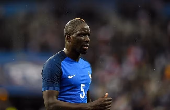 Mamadou Sakho nổi tiếng đang thi đấu trong màu áo câu lạc bộ Crystal Palace, sau khi không còn nằm trong kế hoạch của Juergen Klopp tại sân Anfield.