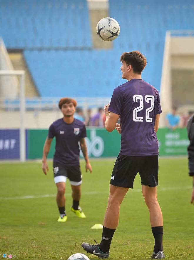 Dù mới 21 tuổi nhưng Marco Ballini đã sở hữu chiều cao lên tới 1,98 m. Anh hiện chơi ở vị trí trung vệ cho CLB Chai Nat Hornbil tại Thái League.