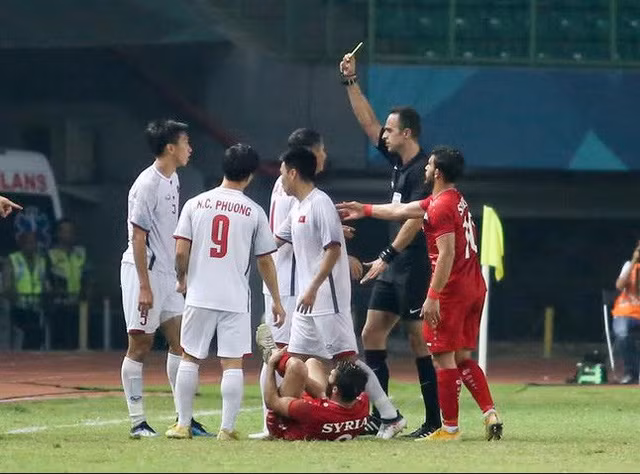 Olympic Viet Nam thiet quan truoc tran ban ket