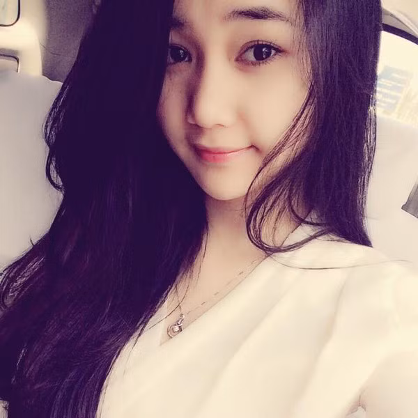 Trên trang cá nhân của mình, Mỹ Dung đăng tải rất nhiều bức ảnh tự sướng khiến nhiều bạn bè phải trầm trồ tán thưởng.