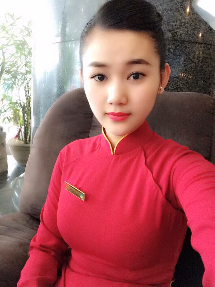 Mỹ Dung đẹp dịu dàng trong bộ đồng phục tiếp viên hàng không.