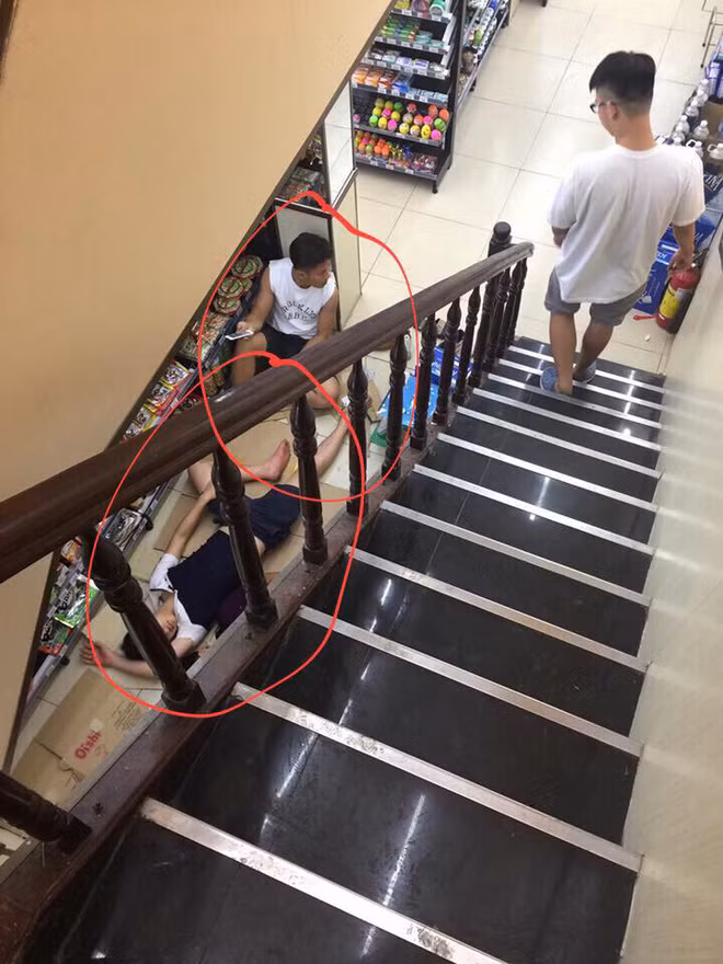 Tuy nhiên, việc quá nhiều sinh viên tụ tập ở các cửa hàng tiện lợi tạo ra những hình ảnh không mấy đẹp mắt.