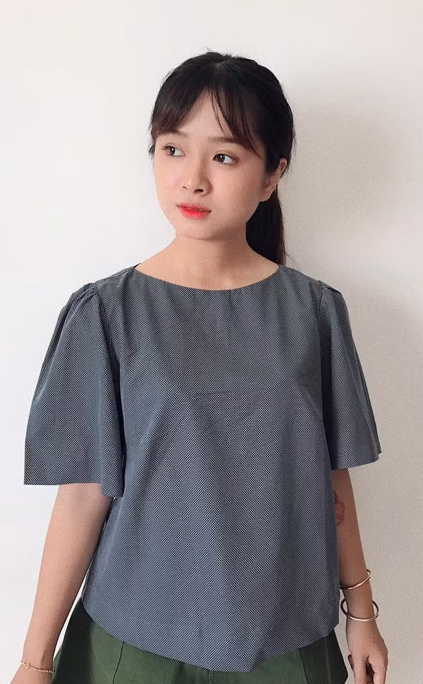 Trên trang cá nhân của mình, Bảo Uyên thường xuyên đăng tải các clip do mình cover để "chiêu đãi" các fan.