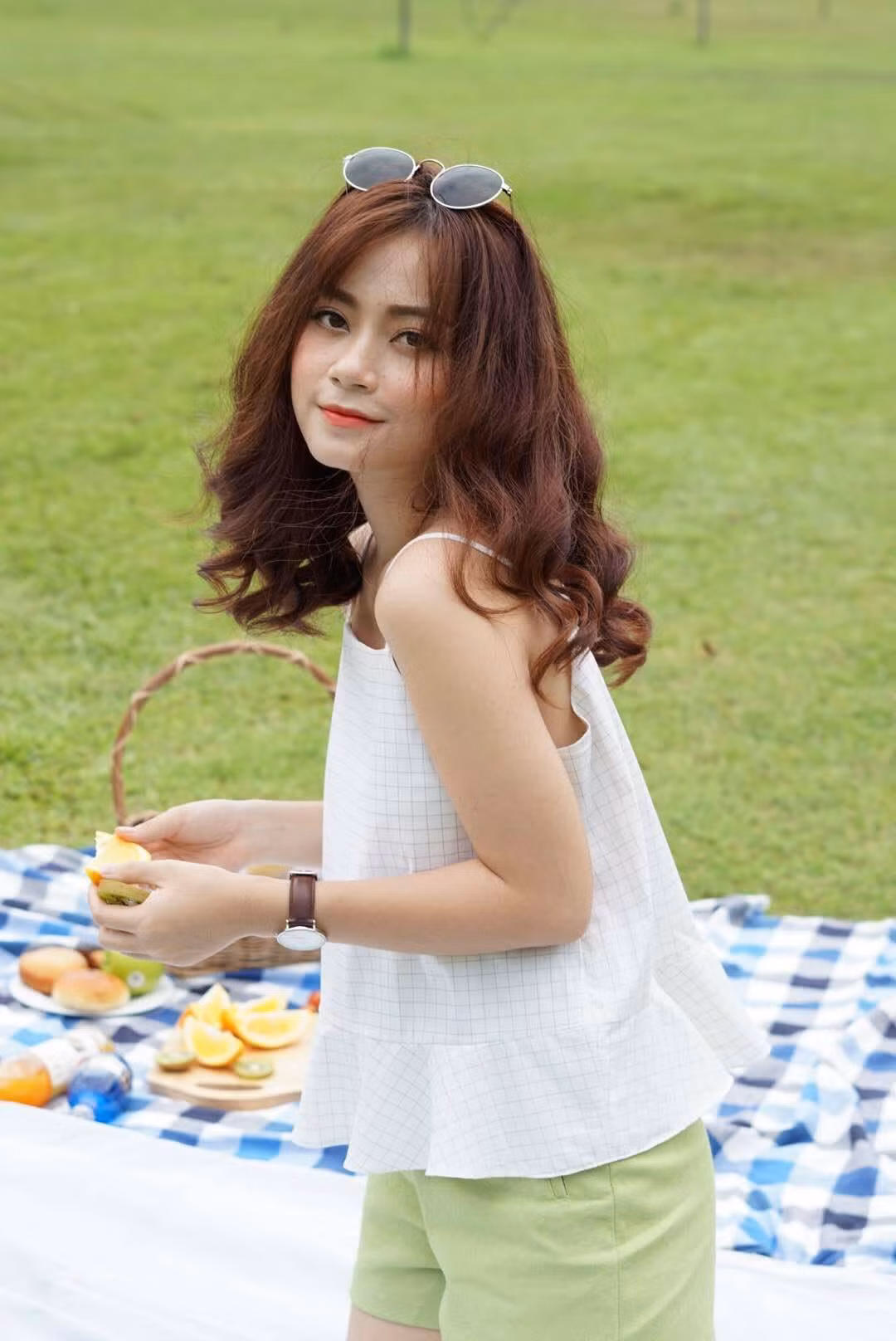 Nhìn chung Trang Ly là một cô gái có khá nhiều tài lẻ, tuy nhiên lý do để cô nàng này thuận lợi phát triển đó cũng nhờ một phần vào nhan sắc khiến ai gặp cũng phải "xin chết".