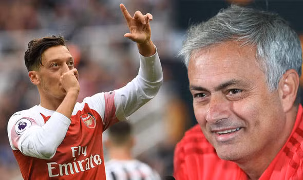 Nguồn tin độc quyền của Express cho hay, HLV Mourinho đang tính đến khả năng mời Mesut Ozil gia nhập đội chủ sân Old Trafford khi kỳ chuyển nhượng mùa đông mở cửa.