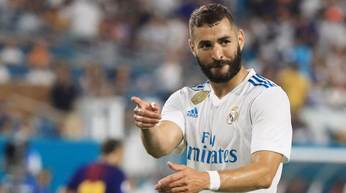 Benzema gia hạn hợp đồng với Real Madrid: Đội bóng Hoàng gia Tây Ban Nha mới đây đã chính thức công bố bản hợp đồng mới với Karim Benzema thông qua trang chủ CLB.