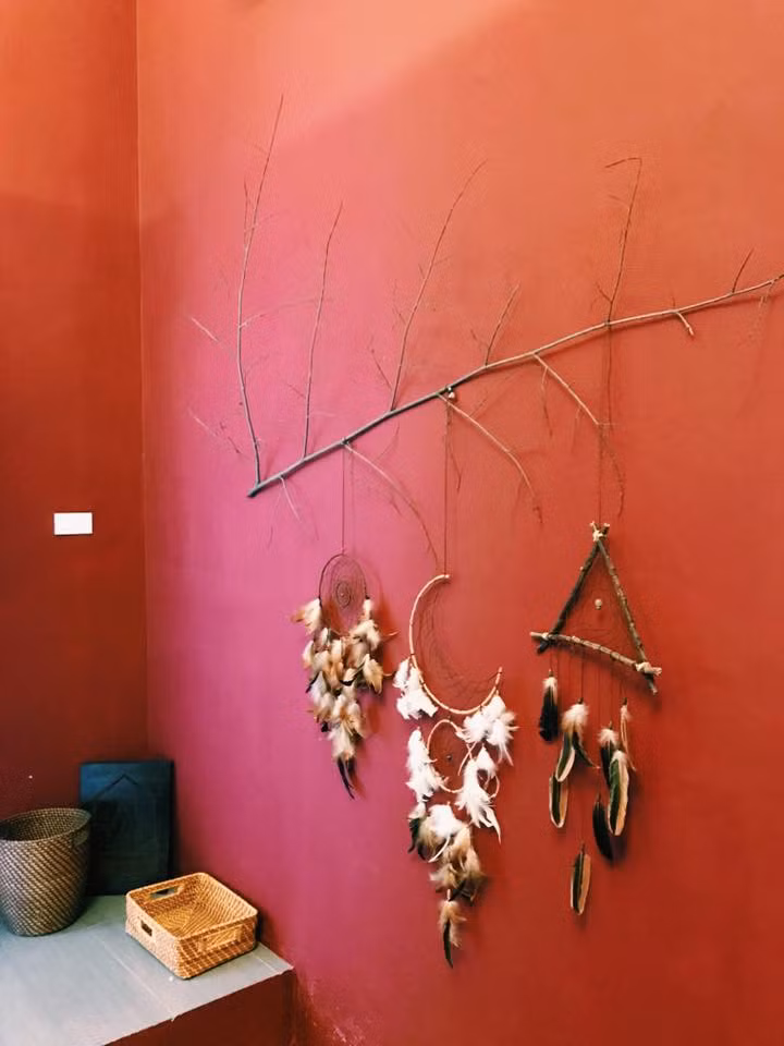 Ngoài ra khu khách, bếp rộng rãi cũng là một lợi thế cho phép bạn tổ chức nấu nướng rồi tiệc tùng ngay trong sân nhà, đúng tinh thần đổi gió khi đến với homestay Lan Can. Ảnh trong bài: Facebook Lan Can Homestay.