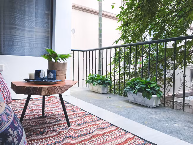 Bề ngoài của homestay Lan Can không quá nổi bật nhưng các phòng bên trong khá thú vị và xinh xắn với phong cách Scandinavi và Bohochic.