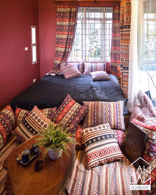 So với nhiều homestay khác ở Hà Nội thường khá nhỏ, trật trội nhưng Lancan lại khá rộng và sở hữu hẳn một khoảng sân vườn rộng, thoáng đãng.