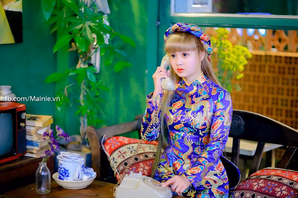 Cũng theo nhiều dân mạng nhận xét, khi ngắm Tuyết Mai họ chỉ nghĩ cô nàng này mới học đến THCS chứ không hề nghĩ đã bước sang tuổi 22, điều đó đến từ nhan sắc đẹp và trẻ trung của cô bạn quê Gia Lai này.