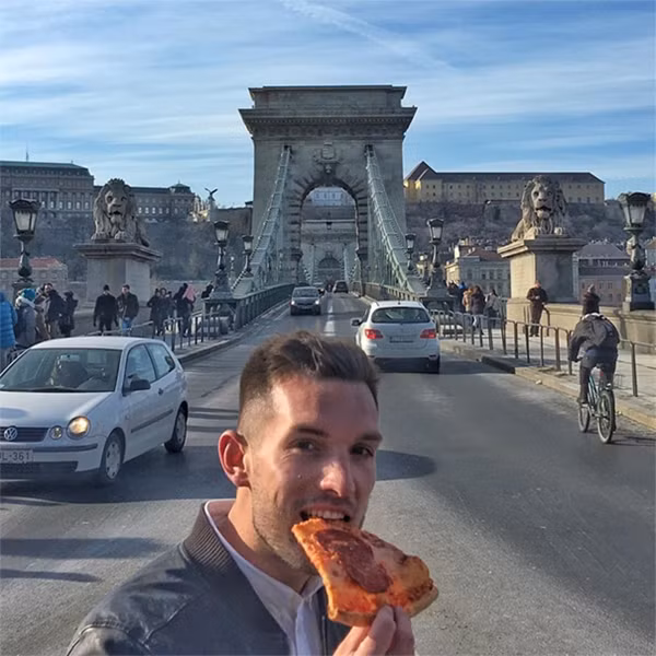 Trai dep 8X di khap the gioi vi me man mon pizza