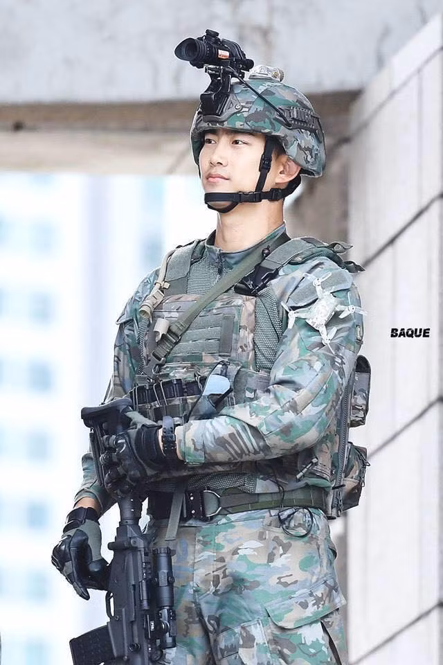 Sau khi những bức ảnh của Taecyeon xuất hiện, nhiều dân mạng đã phải thốt lên rằng: "Diễn tập mà như chụp họa báo vậy thì không biết trong phim còn đẹp thế nào nữa?"