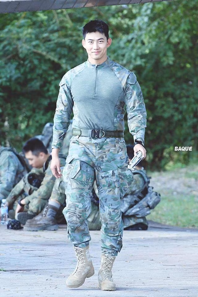 Nụ cười thật tươi của Taecyeon trong giờ giải lao.