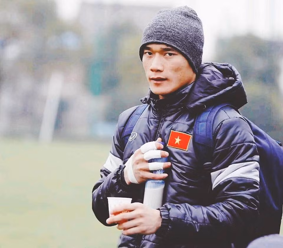 Cùng với đó, nhiều người ngay lập tức yêu cầu chủ của 5 sợi tóc đi kiểm tra "ADN" cho chính xác, bên cạnh đó nhiều người lên tiếng bức xúc với cách làm của người này.