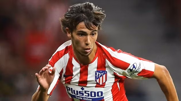 Chuyển nhượng cầu thủ từ The Athletic tuyên bố rằng, MU nhiều lần thảo luận về khả năng chiêu mộ Felix, nhưng lý do lớn nhất khiến họ rút lui khỏi thương vụ là sự lo ngại vấn đề thể chất của cầu thủ người Bồ Đào Nha sẽ khiến anh khó hòa nhập với môi trường bóng đá giàu thể chất như Premier League.