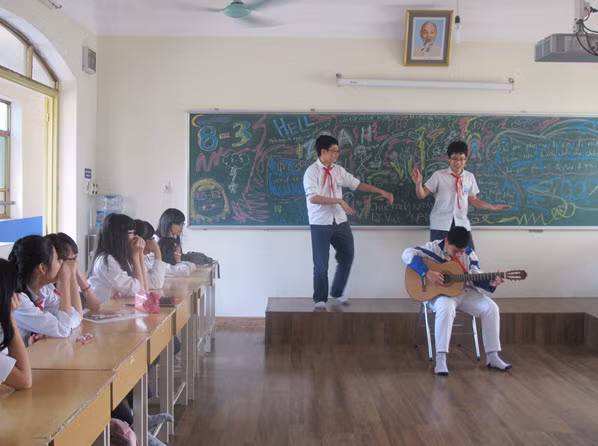 Hình thức tặng quà 8/3 vừa ý nghĩa vừa dễ thương này sau khi xuất hiện trên MXH đã nhận được nhiều lời khen ngợi, sự chú ý và ngưỡng mộ của nhiều học sinh đến từ các trường khác.