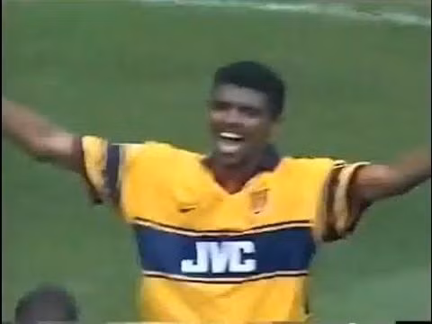 Ngày 6/5/1998, Liverpool gặp Arsenal tại vòng 37 Premier League. Arsenal đã chính thức lên ngôi vô địch khi vòng đấu thứ 36 của Premier League kết thúc. HLV Wenger của Arsenal vẫn tung đội hình mạnh nhất vào sân nhưng vẫn phải chịu thất thủ trước Liverpool với tỷ số 4-0.