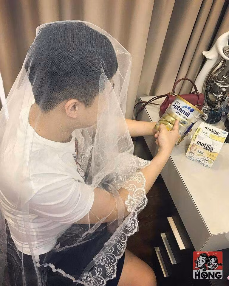 Cũng từ chiếc khăn trắng trùm đầu của các thành viên Hội thánh Đức Chúa Trời mà dân mạng đã có thứ giải trí riêng của mình. Bằng cách chụp ảnh cùng những chiếc khăn voan trắng, cư dân mạng đã "giả vờ" gia nhập giáo phải bị cho là tà giáo này.
