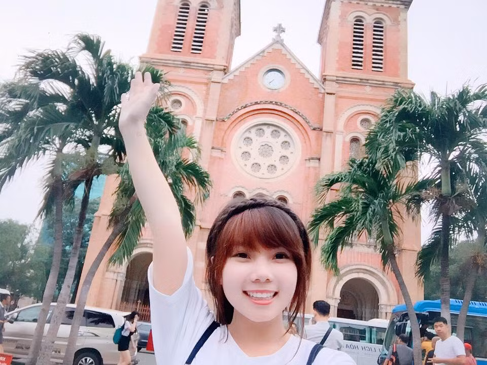Múi Xù tên thật là Hồ Quỳnh Nhi, sinh năm 1995 tại Huế. Hiện tại, Múi Xù đang sinh sống và học tập tại một trường đại học Dược có danh tiếng tại Mỹ.